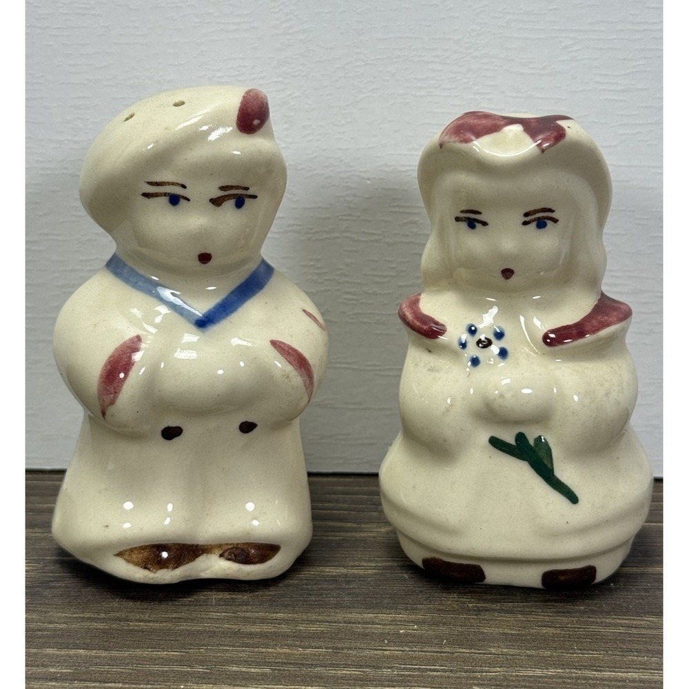 Vintage‎ Ceramic Folk Art Couple Salt & Pepper Shakers 3" Cork Stopper Set